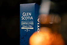 Lade das Bild in den Galerie-Viewer, Glen Scotia Festival Edition 2026 7 Jahre Medium Peated Ruby Port Cask Finish Limited Edition 53,9%vol. 0,7l