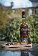 Lade das Bild in den Galerie-Viewer, Tullibardine Burgundy Finish Highland Single Malt Scotch Whisky 43%vol. 0,7l