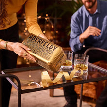Lade das Bild in den Galerie-Viewer, Aberfeldy 12 Jahre Goldbarren Geschenkbox Highland Single Malt Scotch Whisky 40%vol. 0,7l - Auktionshaus Martin