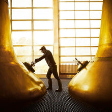 Lade das Bild in den Galerie-Viewer, Aberfeldy 12 Jahre Goldbarren Geschenkbox Highland Single Malt Scotch Whisky 40%vol. 0,7l - Auktionshaus Martin