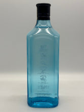 Lade das Bild in den Galerie-Viewer, Bombay Sapphire Premium London Dry Gin 40%vol. 0,7l - Auktionshaus Martin
