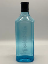 Lade das Bild in den Galerie-Viewer, Bombay Sapphire Premium London Dry Gin 40%vol. 0,7l - Auktionshaus Martin
