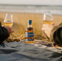 Lade das Bild in den Galerie-Viewer, Kilchoman Machir Bay Islay Single Malt Scotch Whisky 46%vol. 0,7l - Auktionshaus Martin