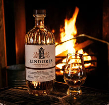 Lade das Bild in den Galerie-Viewer, Lindores Abbey Distillery - MCDXCIV 1494 Lowland Single Malt Scotch Whisky 46%vol. 0,7l - Auktionshaus Martin