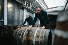 Lade das Bild in den Galerie-Viewer, St. Kilian Distillers Signature Edition Fourteen – Unpeated Single Malt Whisky 49,8% vol. 0,5l - Auktionshaus Martin