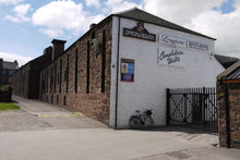 Lade das Bild in den Galerie-Viewer, Longrow Peated Single Malt Scotch Whisky 46,0% vol. 0,7l - Auktionshaus Martin