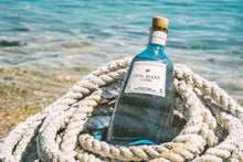 Lade das Bild in den Galerie-Viewer, Gin Mare Capri Mediterraner Premium Gin 42,7%vol. 0,7l
