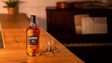 Lade das Bild in den Galerie-Viewer, Jura 12 Jahre Single Malt Scotch Whisky 40%vol. 0,7l
