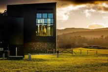 Lade das Bild in den Galerie-Viewer, The Cairn First Peek 3 Jahre Single Malt Scotch Whisky 57%vol. 0,7l
