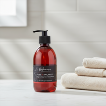 Lade das Bild in den Galerie-Viewer, Highland Soap Company Scottish Handmade Soaps Rose &amp; Patchouli Hand Wash 0,3l

