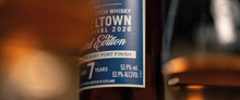 Lade das Bild in den Galerie-Viewer, Glen Scotia Festival Edition 2026 7 Jahre Medium Peated Ruby Port Cask Finish Limited Edition 53,9%vol. 0,7l

