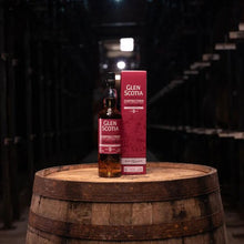 Lade das Bild in den Galerie-Viewer, Glen Scotia 9 Jahre Heavily Peated Ribera Del Duero Cask Finish Campbeltown Malts Festival 2025 Limited Edition 54,3% vol. 0,7l - Auktionshaus Martin
