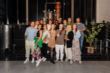 Lade das Bild in den Galerie-Viewer, Hamburg Distilling Company Knut Hansen Alkoholfrei Handcrafted Dry Gin 0,0%vol. 0,5l - Auktionshaus Martin
