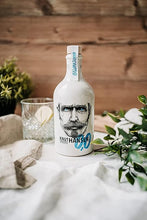 Lade das Bild in den Galerie-Viewer, Hamburg Distilling Company Knut Hansen Alkoholfrei Handcrafted Dry Gin 0,0%vol. 0,5l - Auktionshaus Martin
