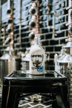 Lade das Bild in den Galerie-Viewer, Hamburg Distilling Company Knut Hansen Alkoholfrei Handcrafted Dry Gin 0,0%vol. 0,5l - Auktionshaus Martin
