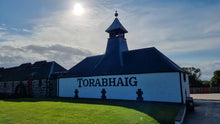 Lade das Bild in den Galerie-Viewer, Torabhaig Cnoc Na Moine The Legacy Series Chapter No. 3 Isle of Skye Single Malt Scotch Whisky 46,0% vol. 0,7l - Auktionshaus Martin
