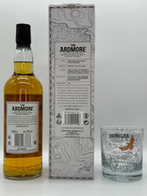 Lade das Bild in den Galerie-Viewer, Ardmore Legacy Single Malt Scotch Whisky 40%vol. 0,7l mit Glas Geschenkverpackung - Auktionshaus Martin
