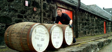 Lade das Bild in den Galerie-Viewer, Glenfarclas 10 Jahre Highland Single Malt Scotch Whisky 40%vol. 0,7l - Auktionshaus Martin
